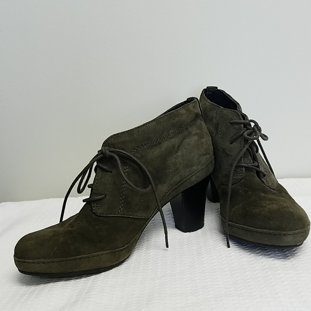 Clark's Artisan Lace Up Booties - Picture 1 of 6